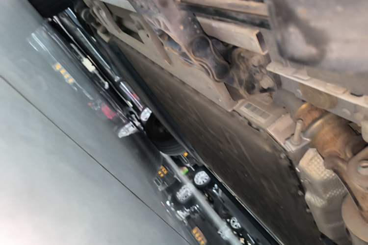 Used Hima AITO M7 2026 Model Range-Extending Ultra All-Wheel Drive 6-Seater Version Right Side Sill