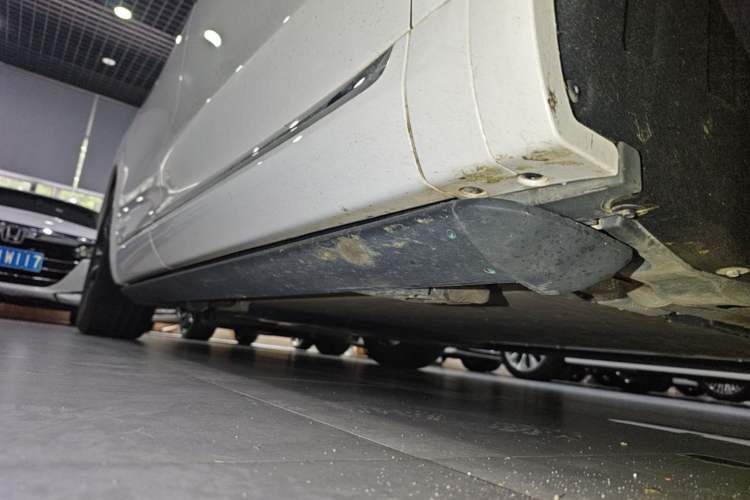 Used Hima AITO M7 2026 Model Range-Extending Ultra All-Wheel Drive 6-Seater Version Right Side Sill