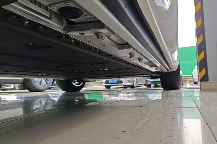 Used Hima AITO M7 2026 Model Pure Electric Max Long Range 6-Seater Version Right Side Sill