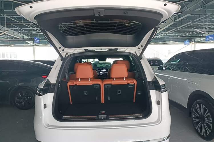 Used Hima AITO M7 2026 Model Range-Extending Ultra All-Wheel Drive 6-Seater Version Trunk