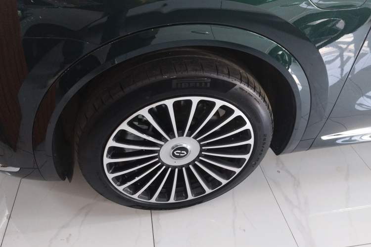 Used Hima AITO M8 2025 Extended-Range Ultra Version 53.4 kWh 6-Seater Edition Exterior 7
