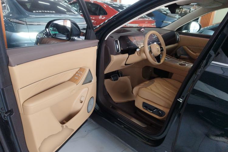 Used Hima AITO M8 2025 Extended-Range Ultra Version 53.4 kWh 6-Seater Edition Interior 3