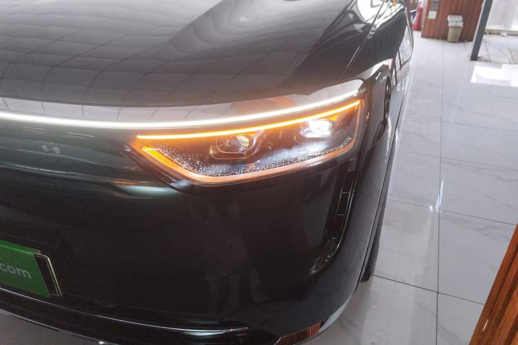 Used Hima AITO M8 2025 Extended-Range Ultra Version 53.4 kWh 6-Seater Edition Left Front Headlight