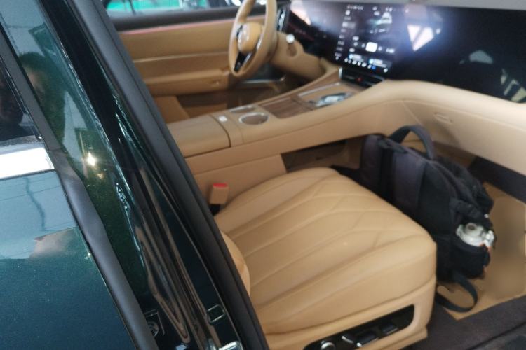 Used Hima AITO M8 2025 Extended-Range Ultra Version 53.4 kWh 6-Seater Edition Right Front Seat