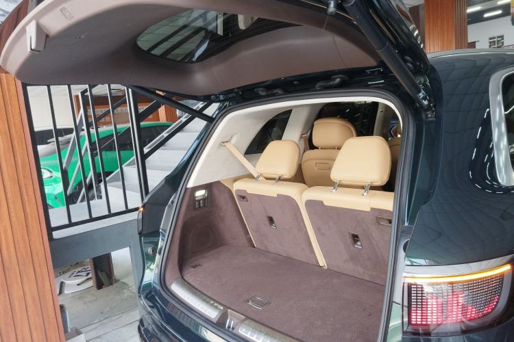 Used Hima AITO M8 2025 Extended-Range Ultra Version 53.4 kWh 6-Seater Edition Trunk