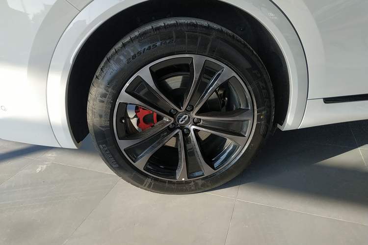 Used Hima AITO M8 2025 Extended-Range Max+ Version 53.4 kWh 5-Seater Edition Exterior 8