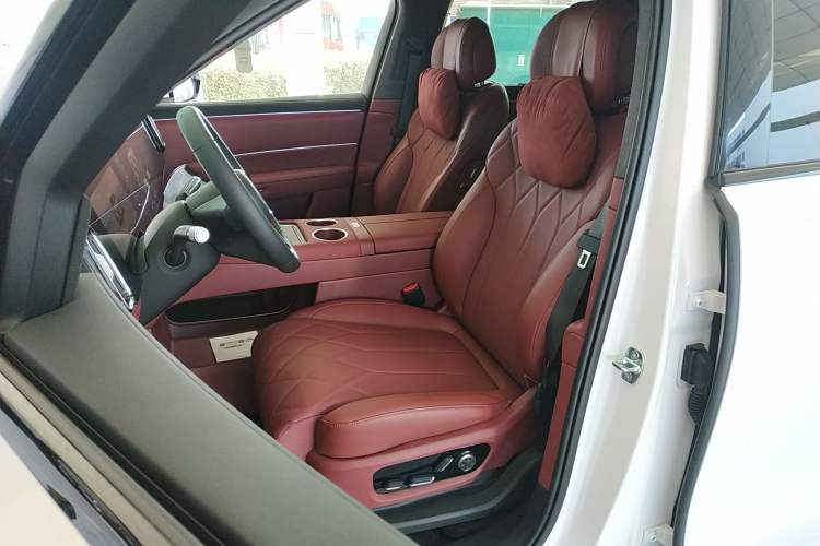 Used Hima AITO M8 2025 Extended-Range Max+ Version 53.4 kWh 5-Seater Edition Left Front Seat