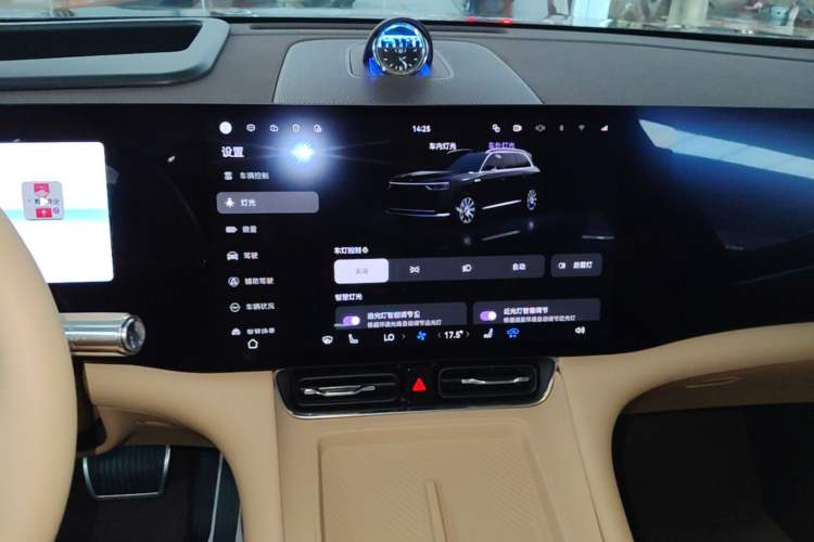 Used Hima AITO M8 2025 Extended-Range Max+ Version 53.4 kWh 6-Seater Edition Audio And AC Panel