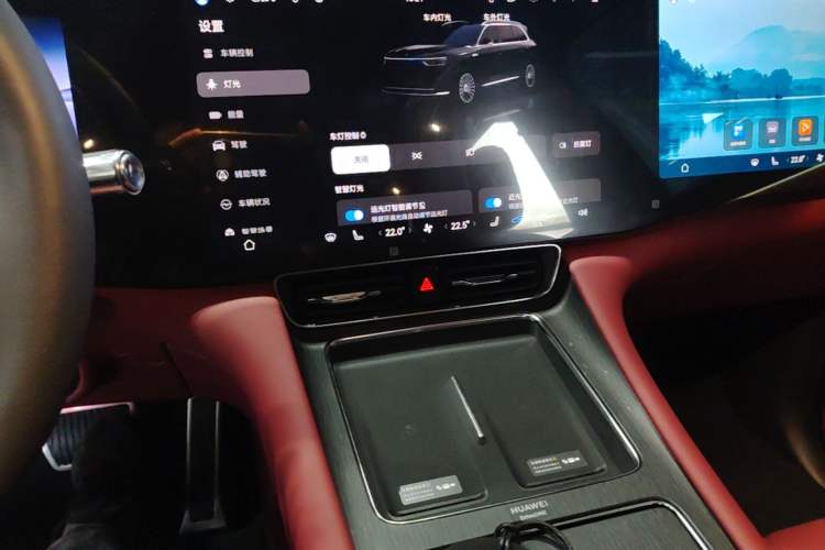 Used Hima AITO M8 2025 Extended-Range Max+ Version 53.4 kWh 6-Seater Edition Audio And AC Panel