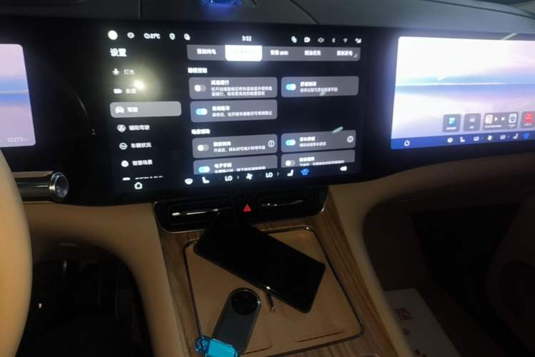 Used Hima AITO M8 2025 Extended-Range Max+ Version 53.4 kWh 6-Seater Edition Audio And AC Panel