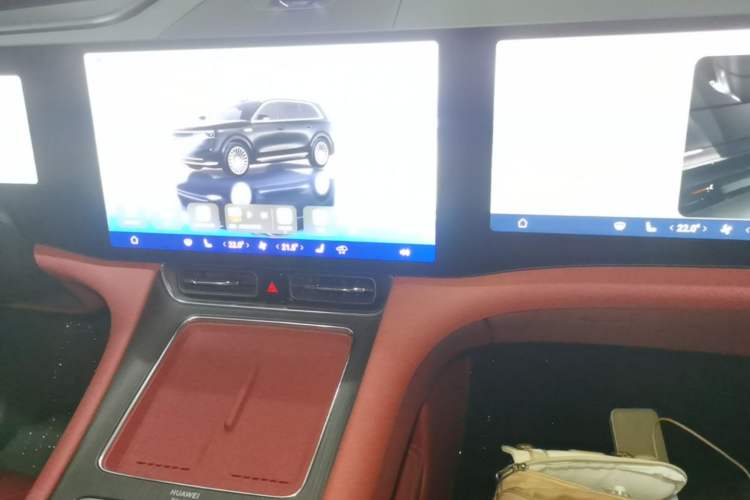 Used Hima AITO M8 2025 Extended-Range Max+ Version 53.4 kWh 6-Seater Edition Audio And AC Panel
