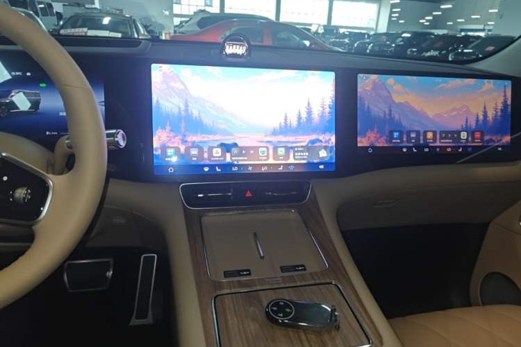 Used Hima AITO M8 2025 Extended-Range Max+ Version 53.4 kWh 6-Seater Edition Audio And AC Panel
