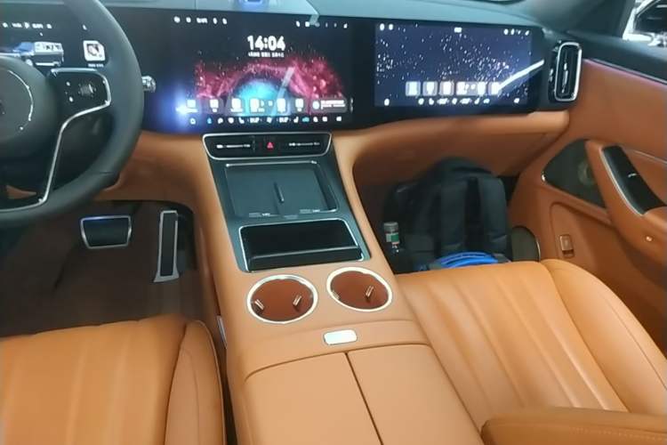 Used Hima AITO M8 2025 Extended-Range Max+ Version 53.4 kWh 6-Seater Edition Audio And AC Panel