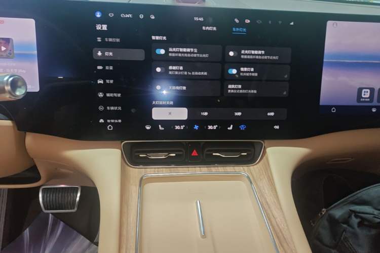 Used Hima AITO M8 2025 Extended-Range Max+ Version 53.4 kWh 6-Seater Edition Audio And AC Panel