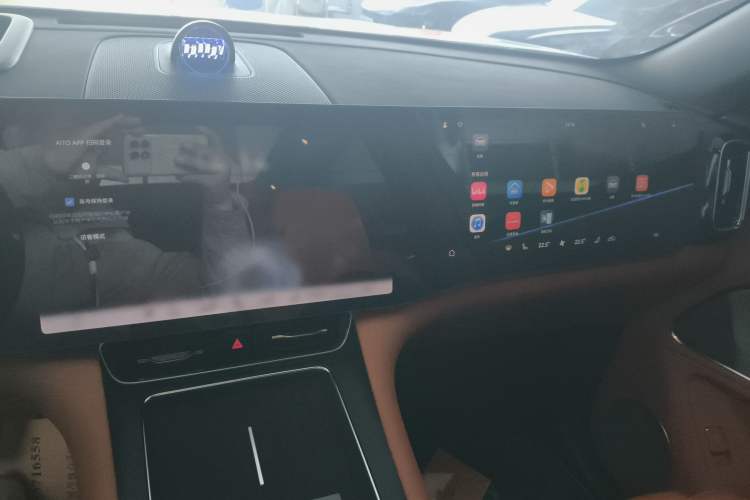 Used Hima AITO M8 2025 Extended-Range Max+ Version 53.4 kWh 6-Seater Edition Audio And AC Panel