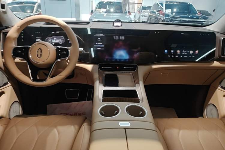 Used Hima AITO M8 2025 Extended-Range Max+ Version 53.4 kWh 6-Seater Edition Audio And AC Panel