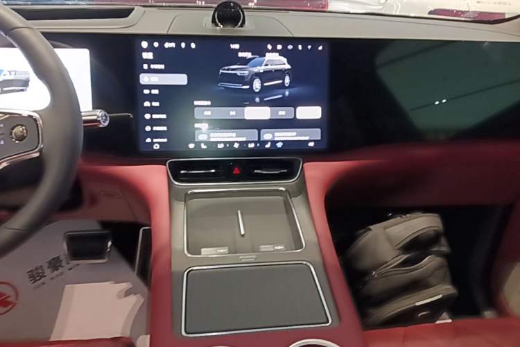 Used Hima AITO M8 2025 Extended-Range Max+ Version 53.4 kWh 5-Seater Edition Audio And AC Panel
