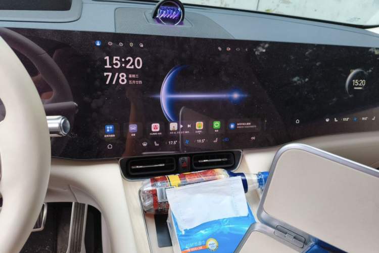 Used Hima AITO M8 2025 Extended-Range Max+ Version 53.4 kWh 6-Seater Edition Audio And AC Panel