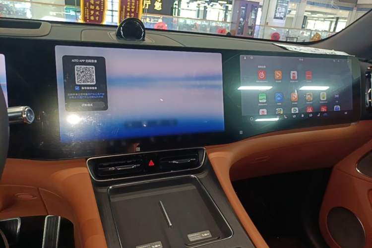 Used Hima AITO M8 2025 Extended-Range Max+ Version 53.4 kWh 6-Seater Edition Audio And AC Panel