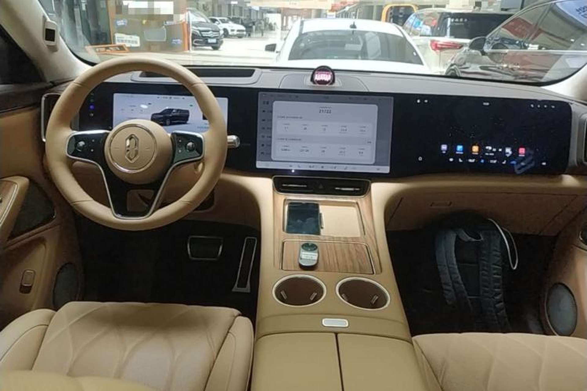 Used Hima AITO M8 2025 Extended-Range Ultra Version 53.4 kWh 6-Seater Edition Center Console