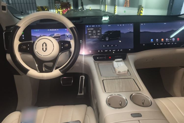 Used Hima AITO M8 2025 Extended-Range Ultra Version 53.4 kWh 6-Seater Edition Center Console