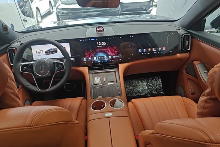 Used Hima AITO M8 2025 Model Range-Extended Max Version 53.4kWh Six-Seater (896-line LiDAR) Center Console