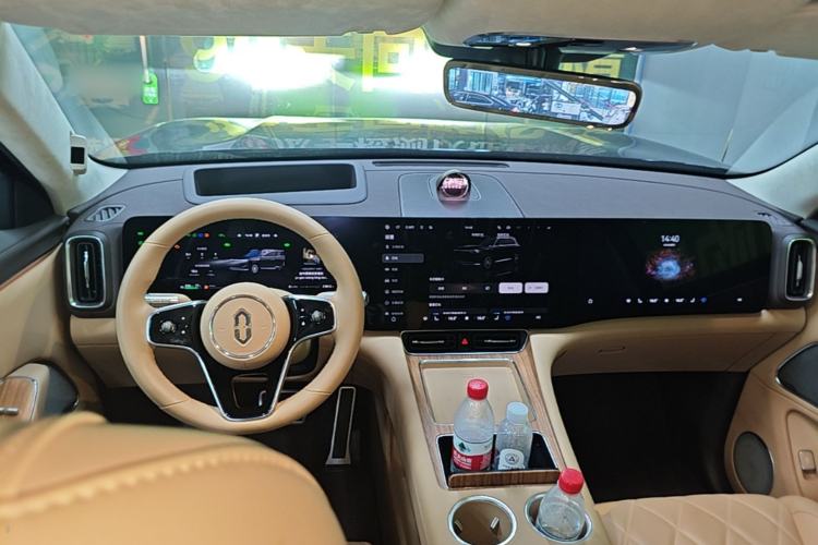 Used Hima AITO M8 2025 Extended-Range Ultra Version 53.4 kWh 6-Seater Edition Center Console