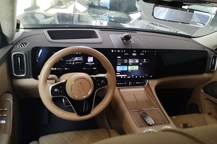 Used Hima AITO M8 2025 Extended-Range Ultra Version 53.4 kWh 6-Seater Edition Center Console