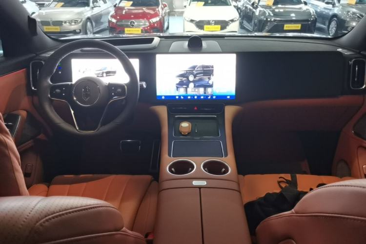 Used Hima AITO M8 2025 Extended-Range Max+ Version 53.4 kWh 5-Seater Edition Center Console
