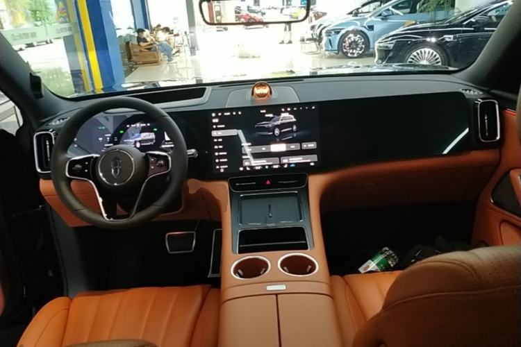 Used Hima AITO M8 2025 Extended-Range Max+ Version 53.4 kWh 5-Seater Edition Center Console