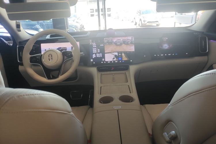Used Hima AITO M8 2025 Extended-Range Ultra Version 53.4 kWh 6-Seater Edition Center Console