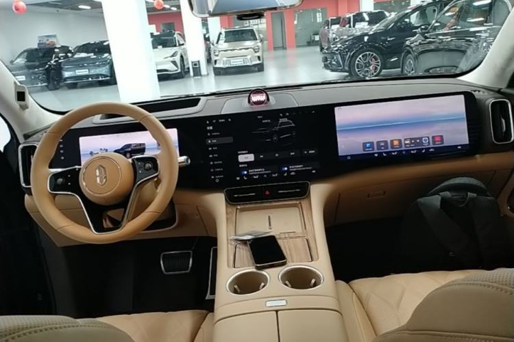 Used Hima AITO M8 2025 Extended-Range Ultra Version 53.4 kWh 6-Seater Edition Center Console
