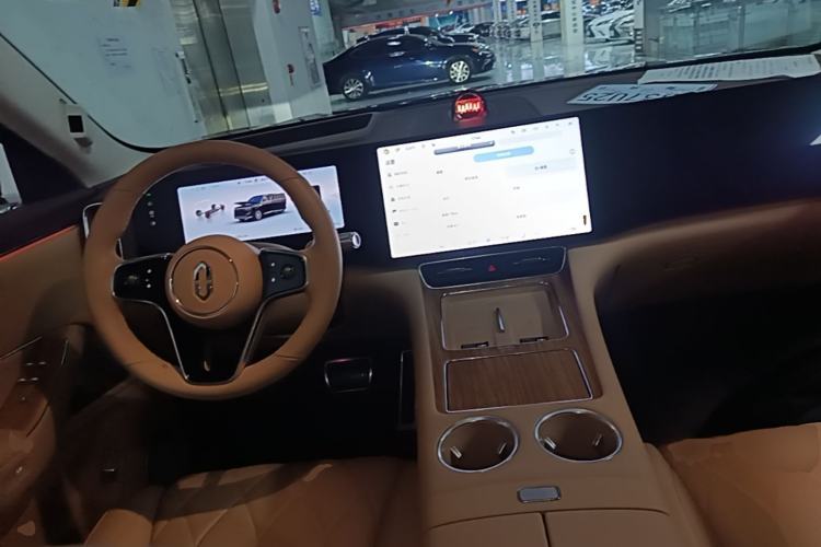 Used Hima AITO M8 2025 Extended-Range Ultra Version 53.4 kWh 6-Seater Edition Center Console