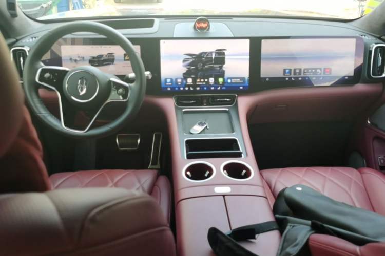 Used Hima AITO M8 2025 Extended-Range Ultra Version 53.4 kWh 5-Seater Edition Center Console