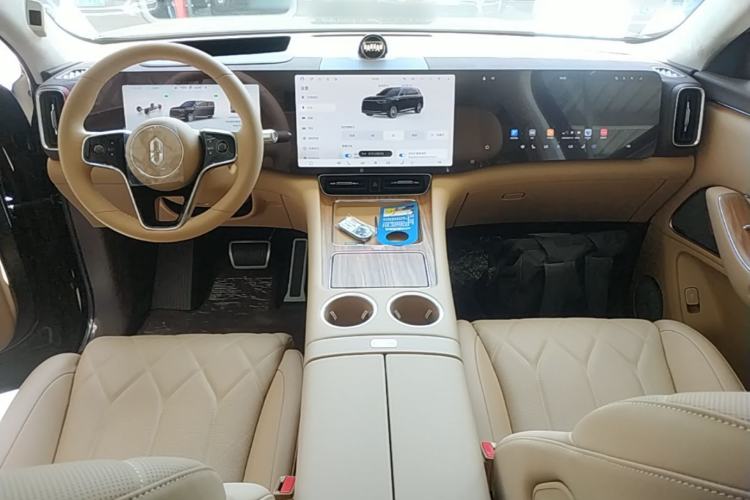 Used Hima AITO M8 2025 Extended-Range Ultra Version 53.4 kWh 6-Seater Edition Center Console