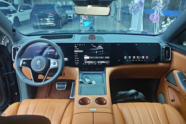 Used Hima AITO M8 2025 Extended-Range Max+ Version 53.4 kWh 6-Seater Edition Center Console