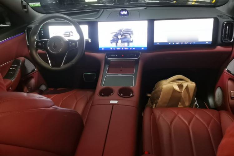 Used Hima AITO M8 2025 Extended-Range Max+ Version 53.4 kWh 6-Seater Edition Center Console