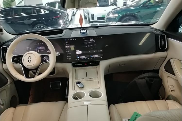 Used Hima AITO M8 2025 Extended-Range Max+ Version 53.4 kWh 5-Seater Edition Center Console