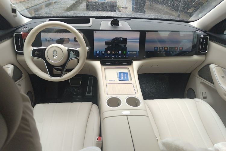 Used Hima AITO M8 2025 Extended-Range Max+ Version 53.4 kWh 6-Seater Edition Center Console