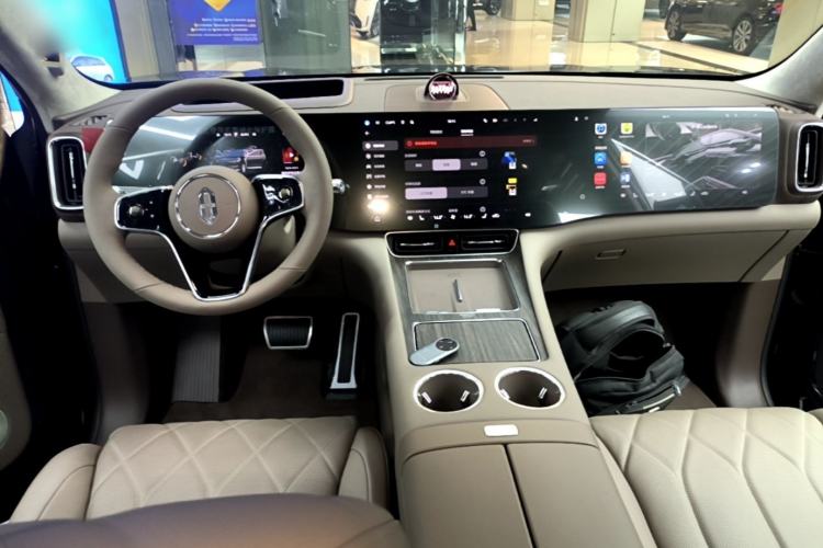 Used Hima AITO M8 2025 Extended-Range Max+ Version 53.4 kWh 6-Seater Edition Center Console