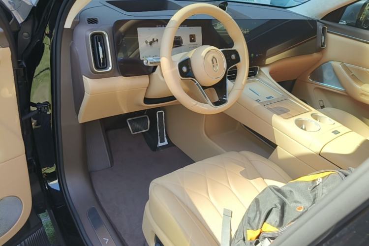 Used Hima AITO M8 2025 Extended-Range Ultra Version 53.4 kWh 5-Seater Edition Center Console