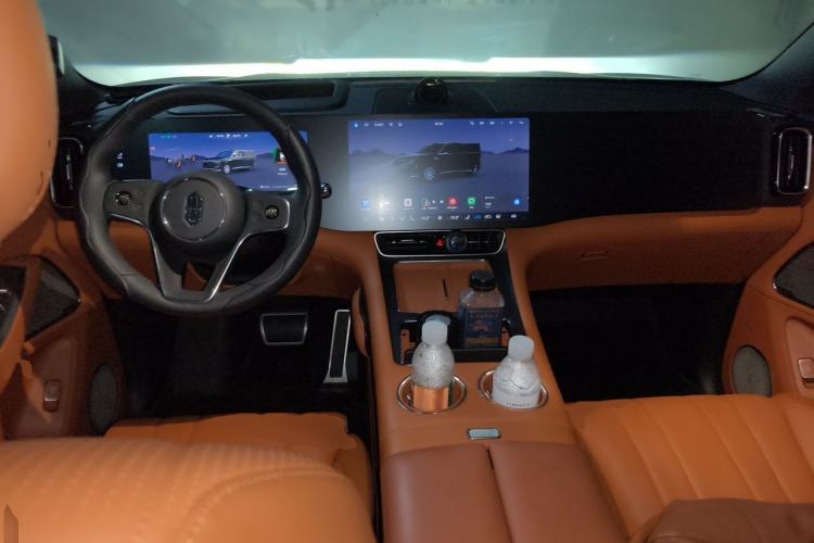 Used Hima AITO M8 2025 Extended-Range Max+ Version 53.4 kWh 6-Seater Edition Center Console