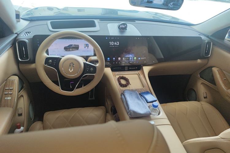 Used Hima AITO M8 2025 Extended-Range Max+ Version 53.4 kWh 6-Seater Edition Center Console