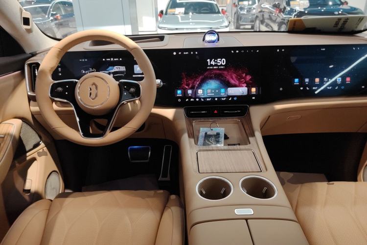Used Hima AITO M8 2025 Extended-Range Ultra Version 53.4 kWh 6-Seater Edition Center Console