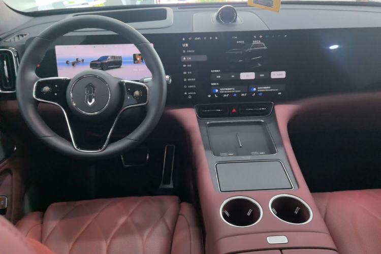 Used Hima AITO M8 2025 Extended-Range Ultra Version 53.4 kWh 5-Seater Edition Center Console