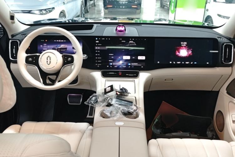 Used Hima AITO M8 2025 Extended-Range Max+ Version 53.4 kWh 5-Seater Edition Center Console