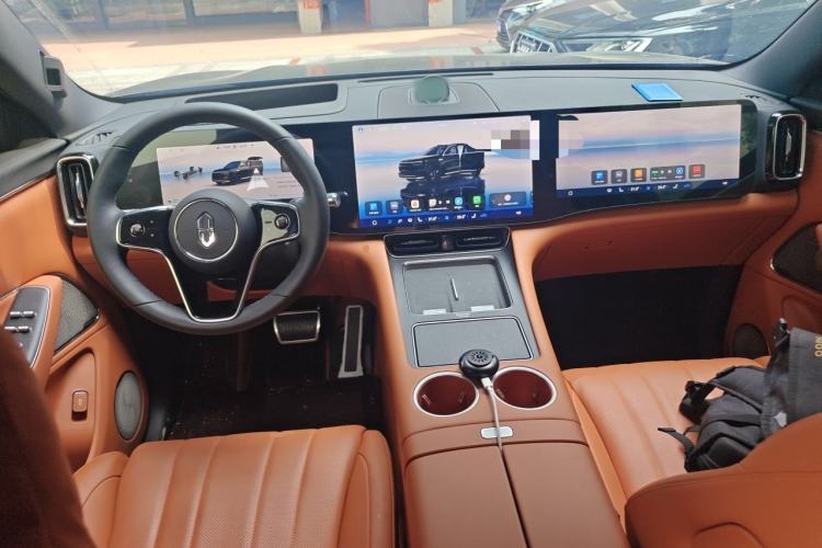 Used Hima AITO M8 2025 Extended-Range Ultra Version 53.4 kWh 6-Seater Edition Center Console