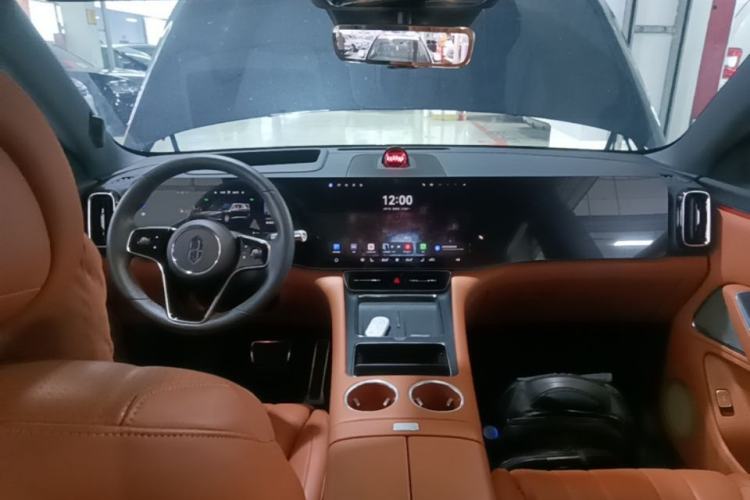 Used Hima AITO M8 2025 Extended-Range Max+ Version 53.4 kWh 5-Seater Edition Center Console