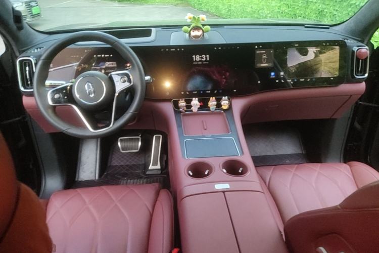 Used Hima AITO M8 2025 Extended-Range Ultra Version 53.4 kWh 6-Seater Edition Center Console