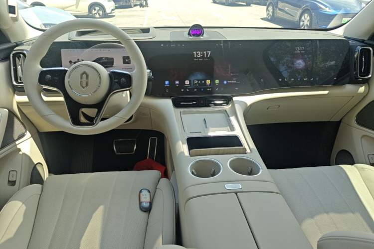 Used Hima AITO M8 2025 Extended-Range Max+ Version 53.4 kWh 5-Seater Edition Center Console